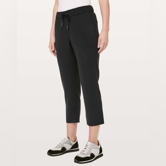 Lululemon On the Fly Crop PantsSize 6BlackExcellent Condition